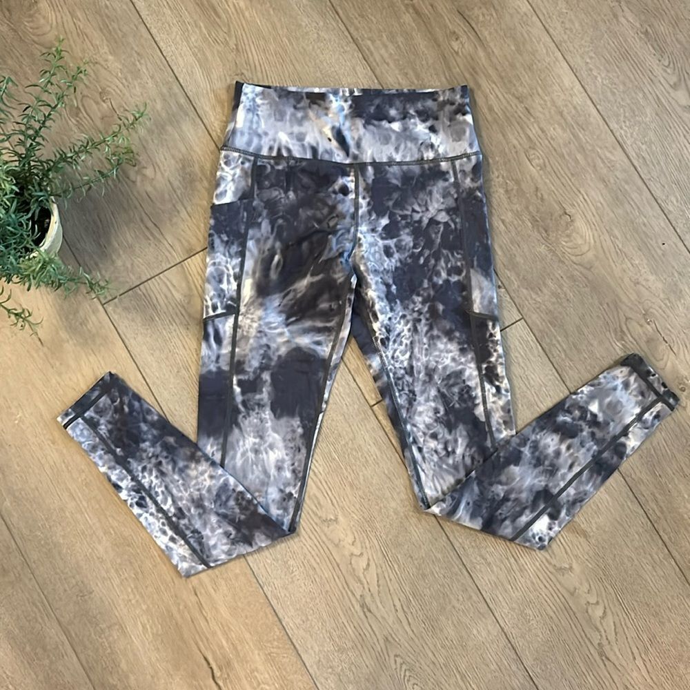 ZYIA LEGGINGS WITH POCKETS SIZE 4